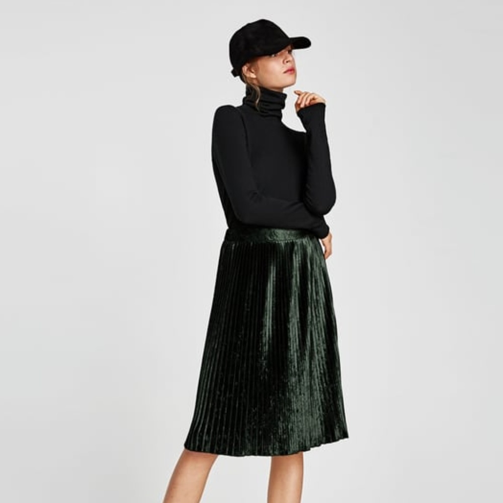 NWT Zara pleated velvet skirt Medium - Picture 2 of 13